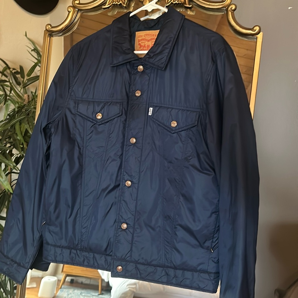 Men’s medium Levi’s navy with copper buttons jacket